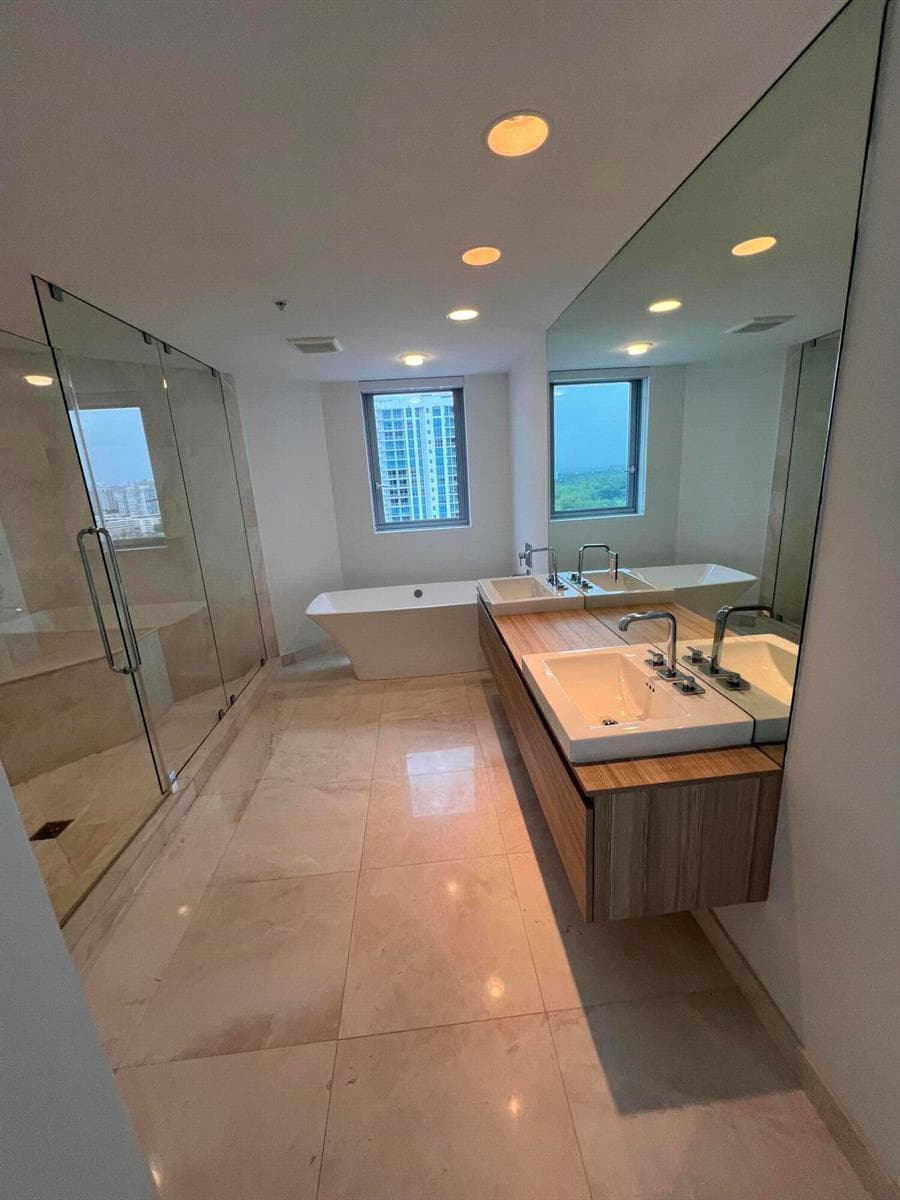 17111 BISCAYNE Boulevard 1903 photo 13