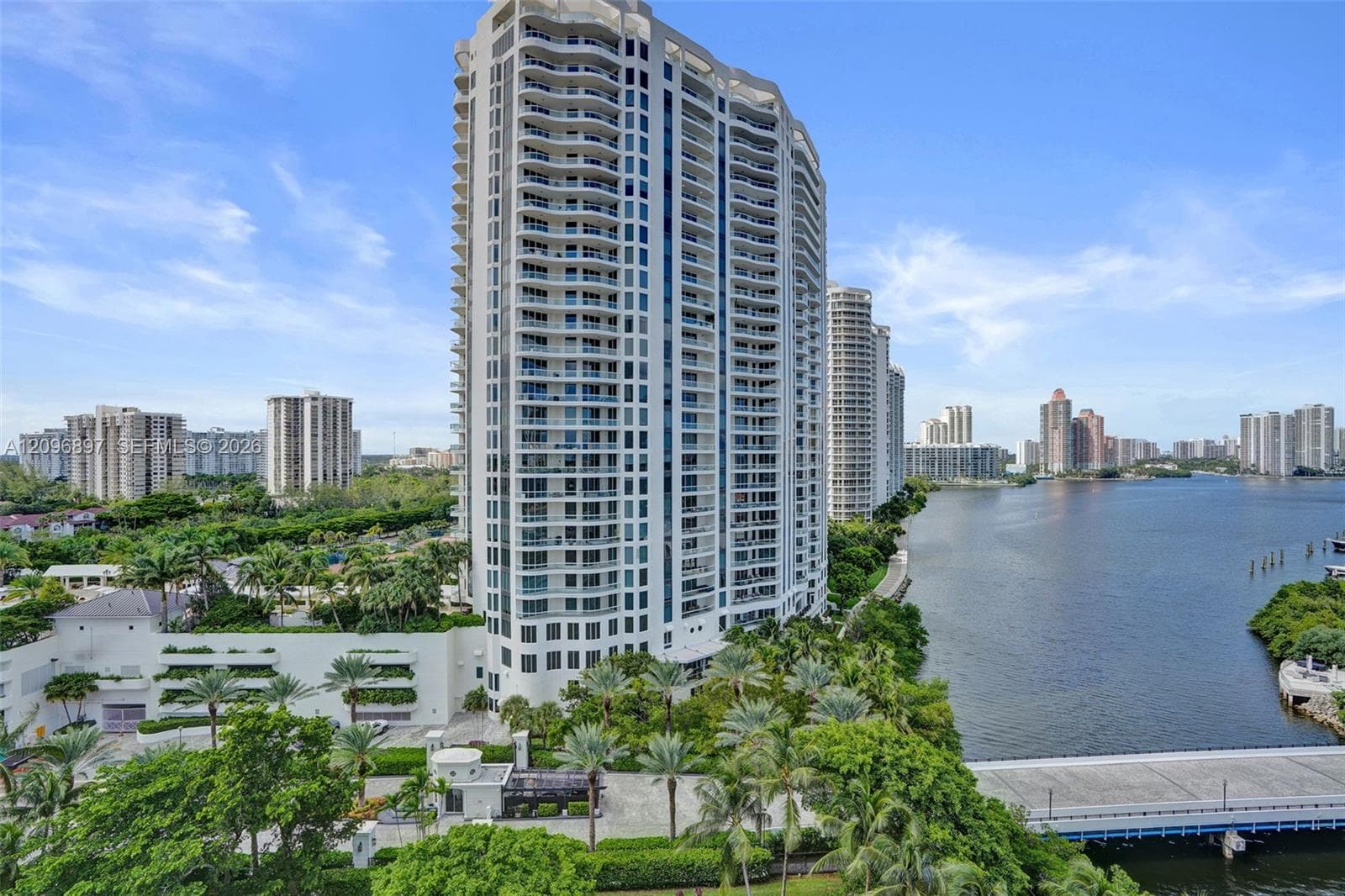 4000 Island Blvd 1205 photo 4