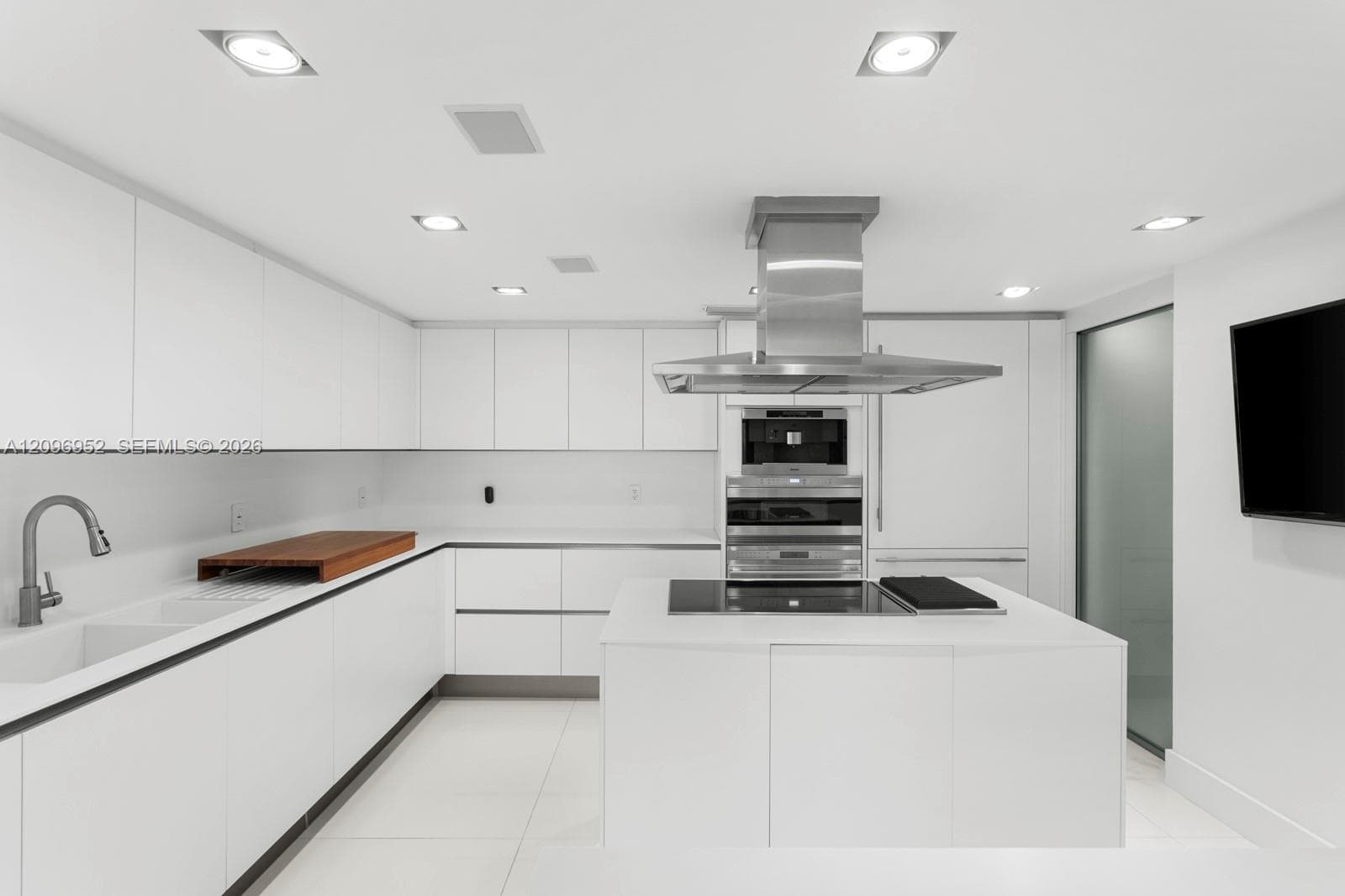 10155 Collins Avenue 1210 photo 13