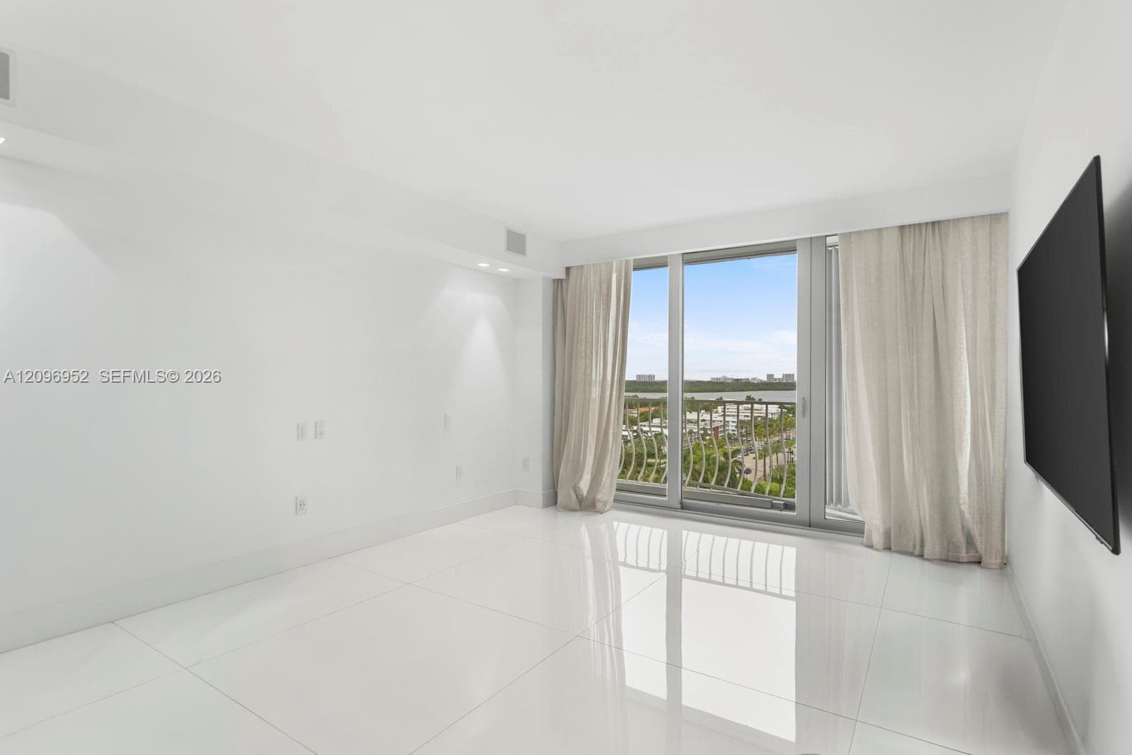 10155 Collins Avenue 1210 photo 20