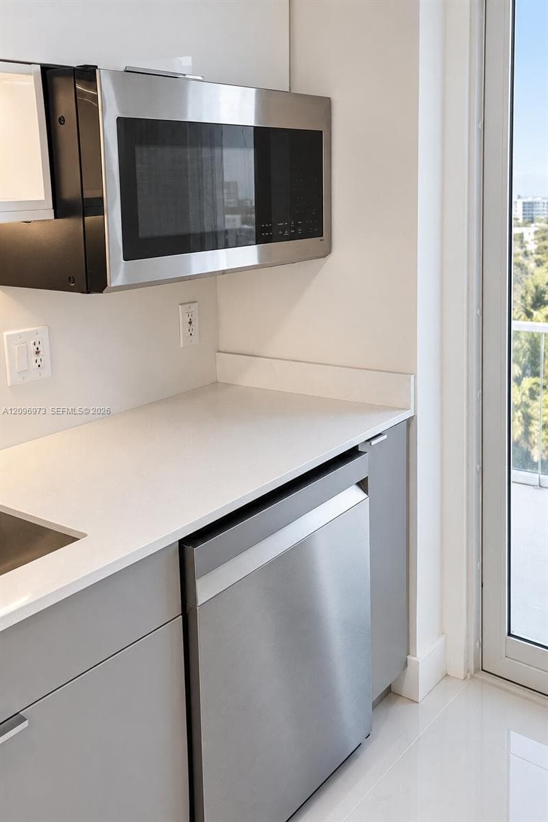 2841 N Ocean Blvd 1003 photo 10