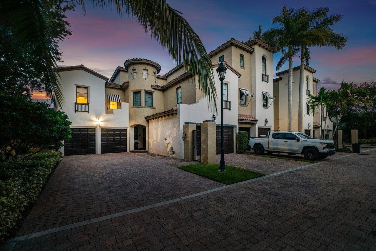 910 VIA VILLAGIO photo 7