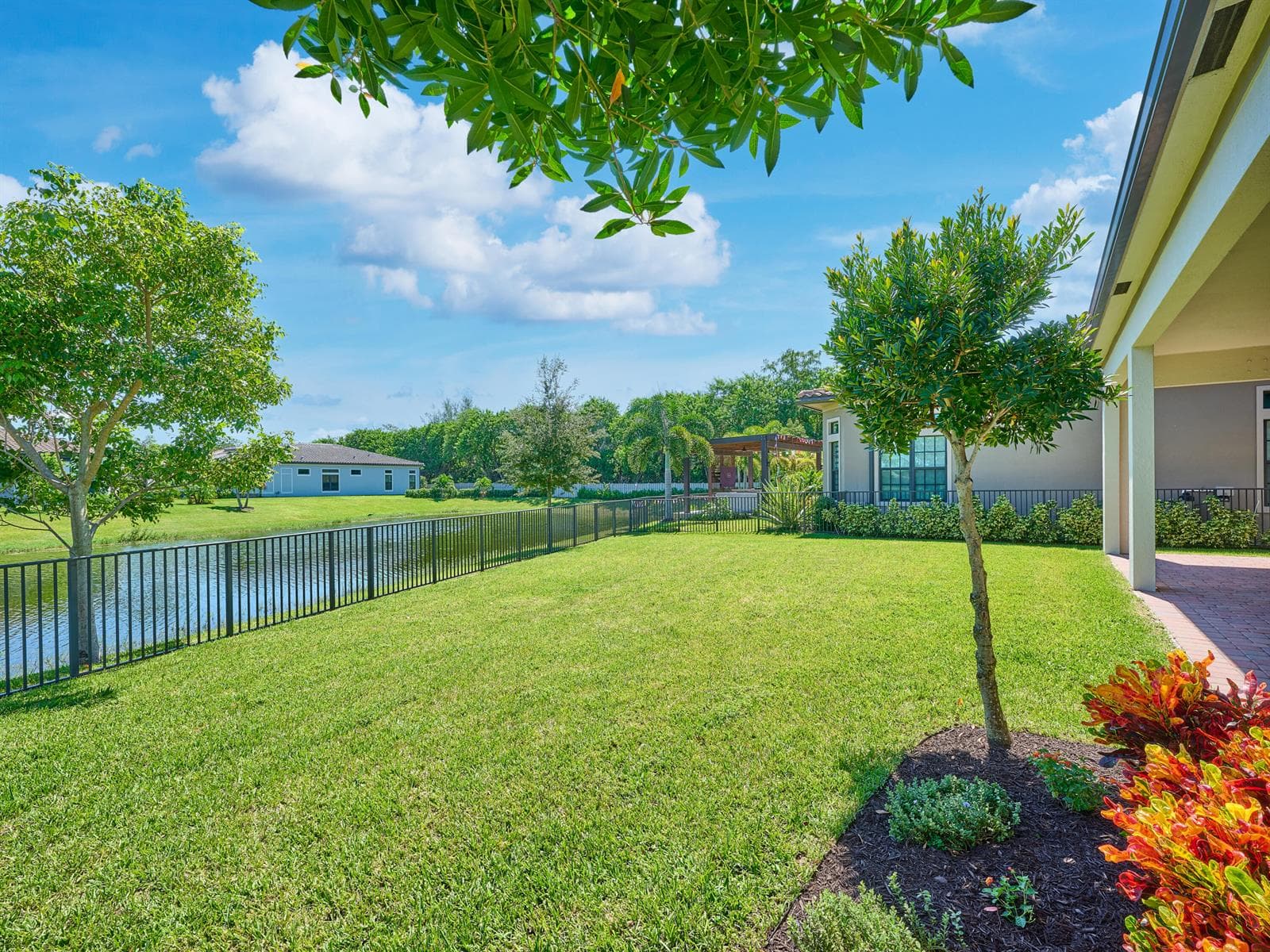 7832 DEER LAKE Court photo 5