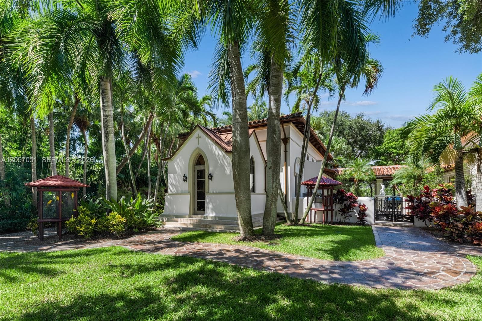 8901 Arvida Ln photo 9