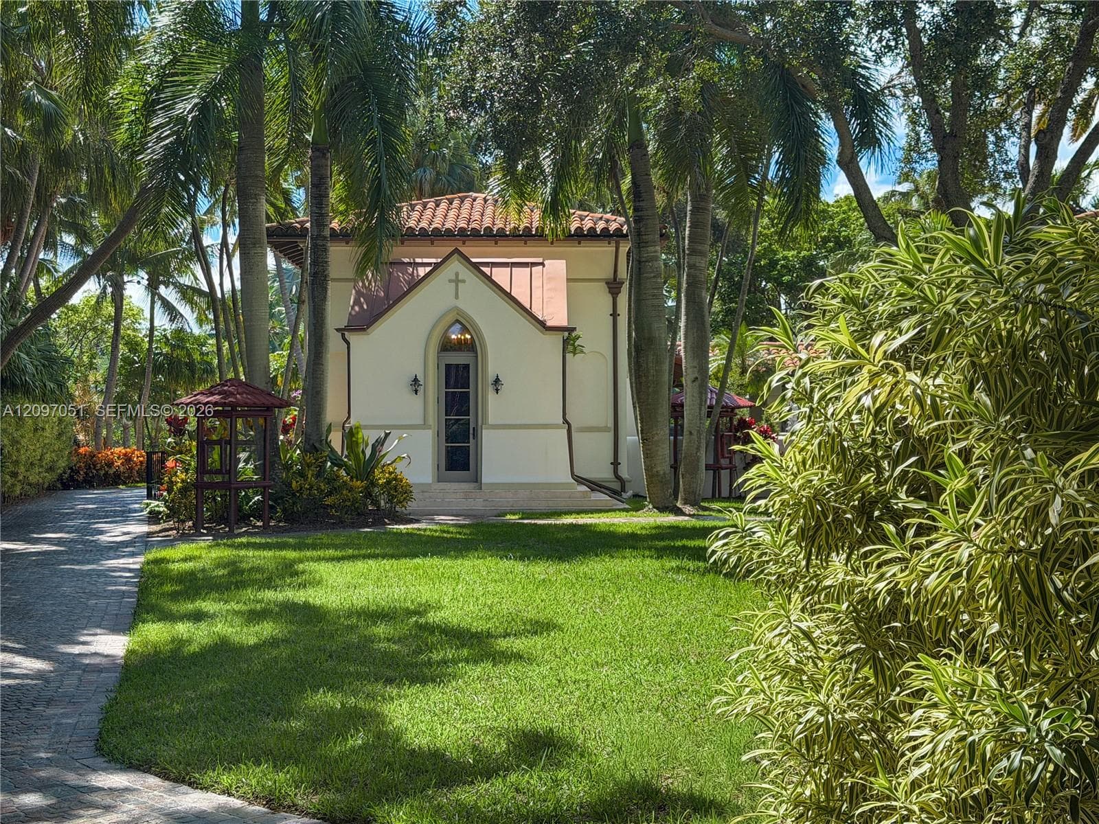 8901 Arvida Ln photo 10
