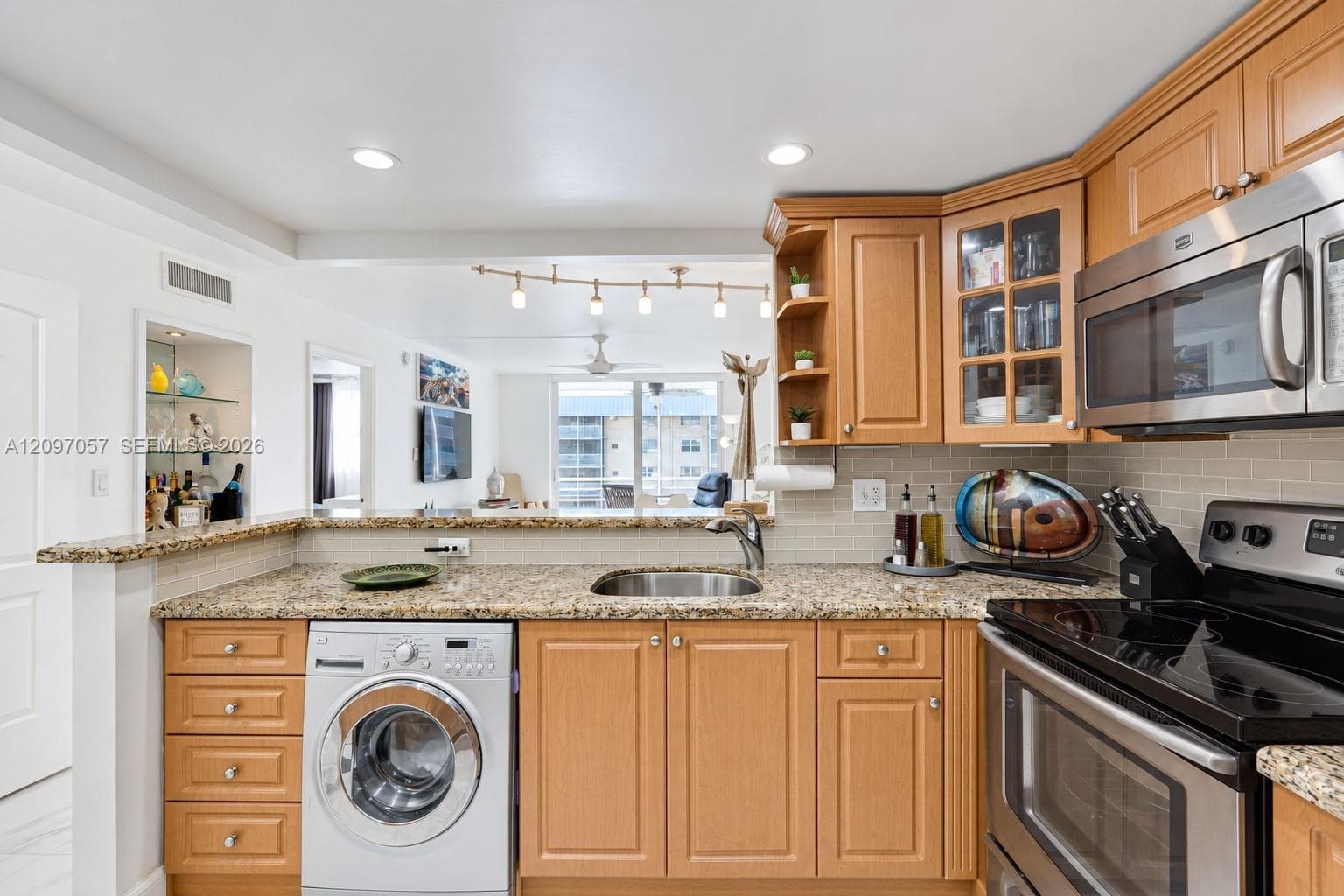 3750 NE 170th St 303 photo 6