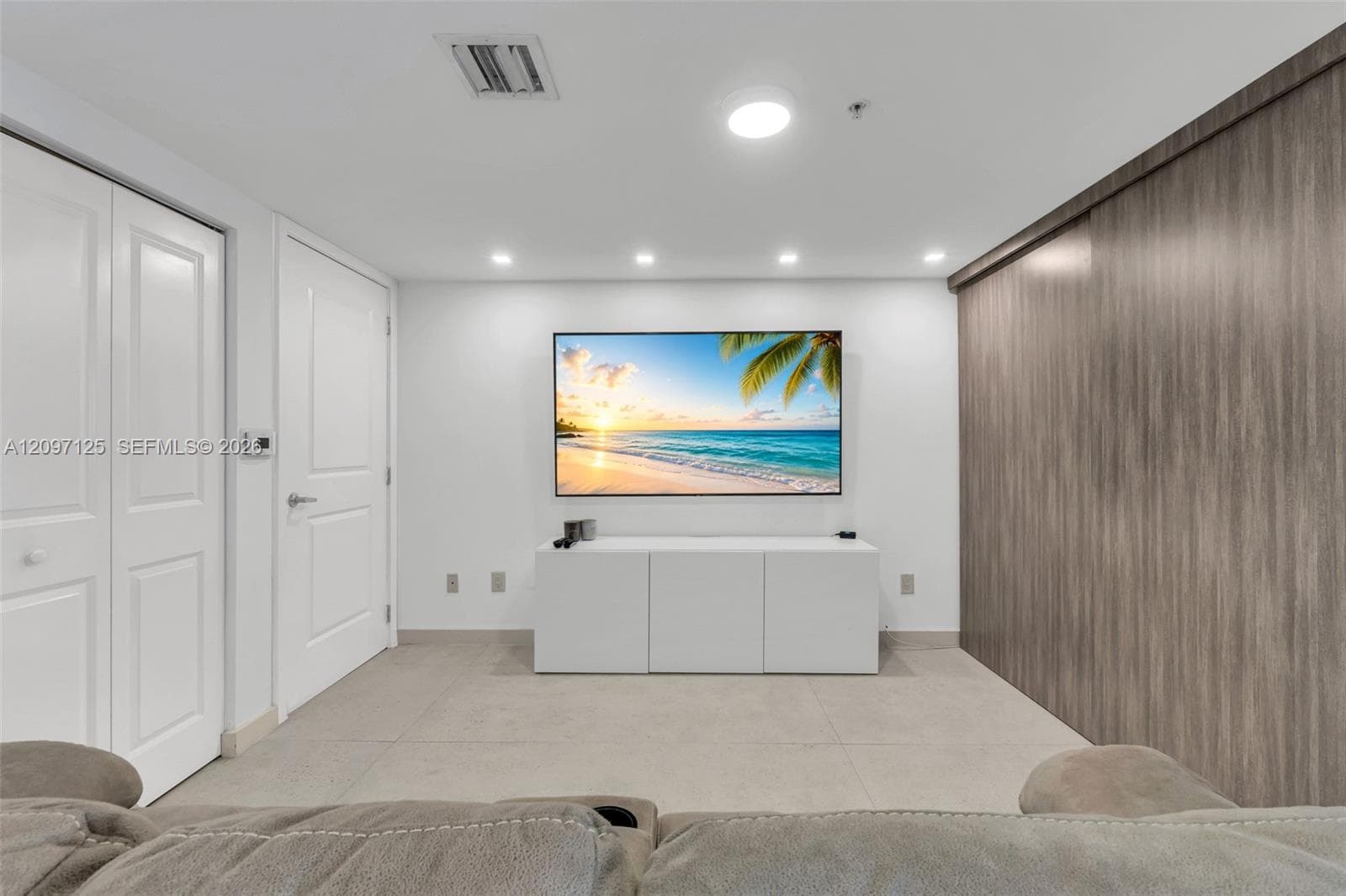 400 Sunny Isles Blvd 916 photo 12
