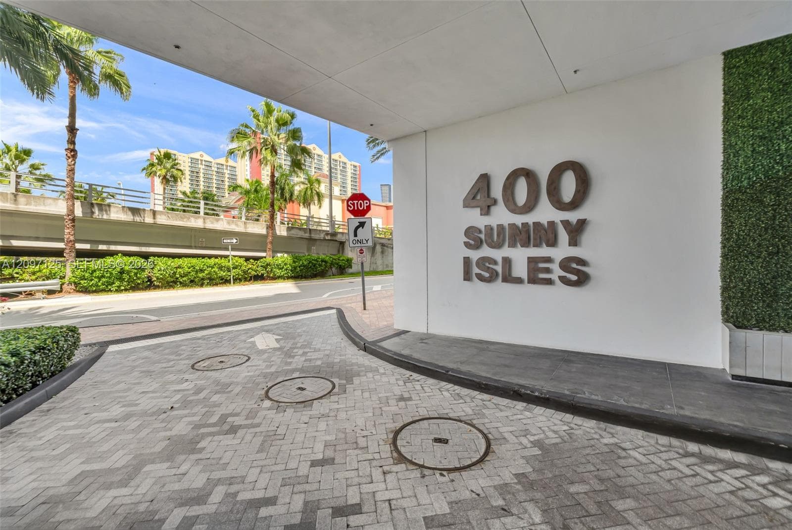 400 Sunny Isles Blvd 916 photo 3