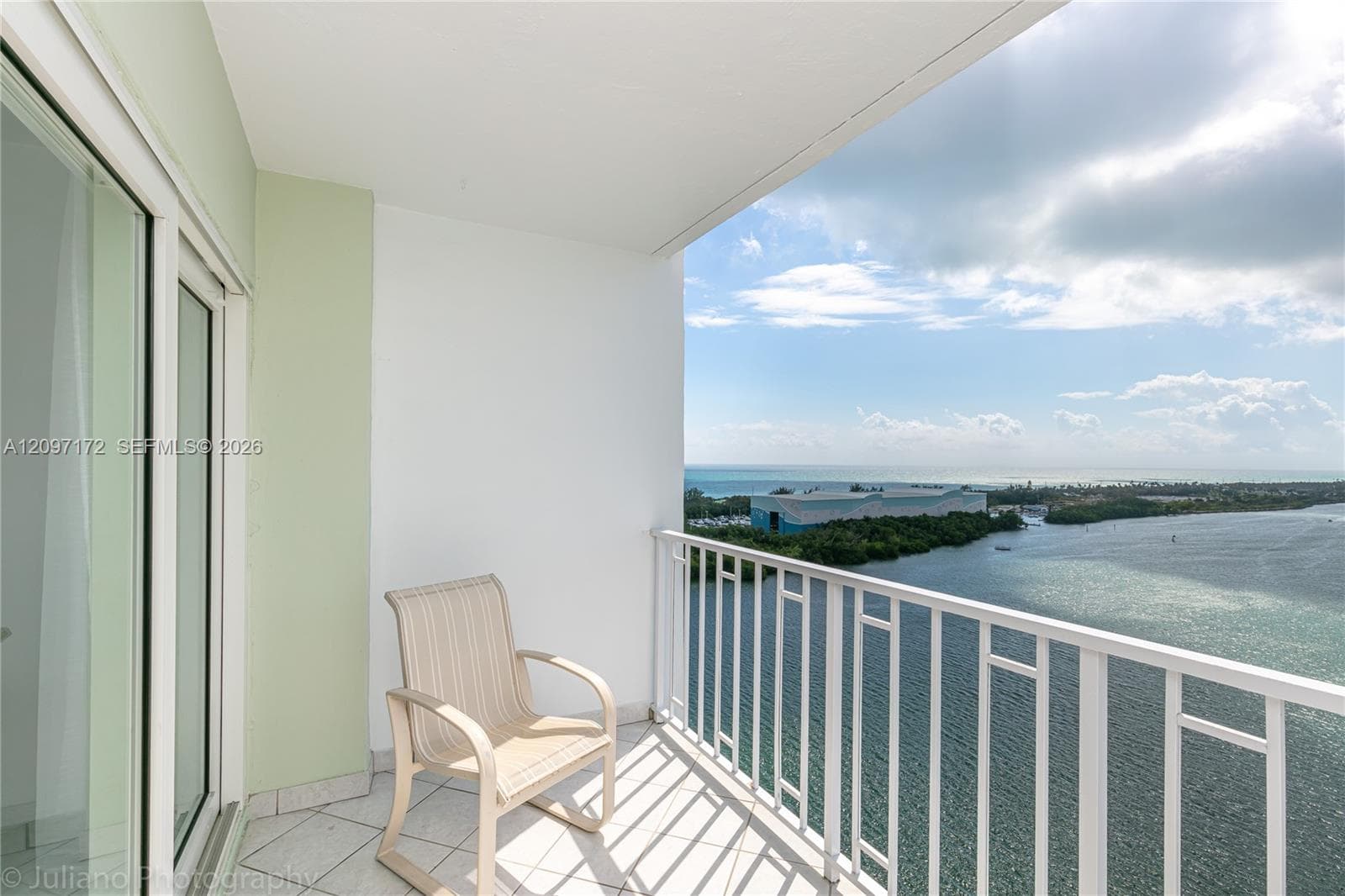 500 Bayview Dr 1818 photo 10