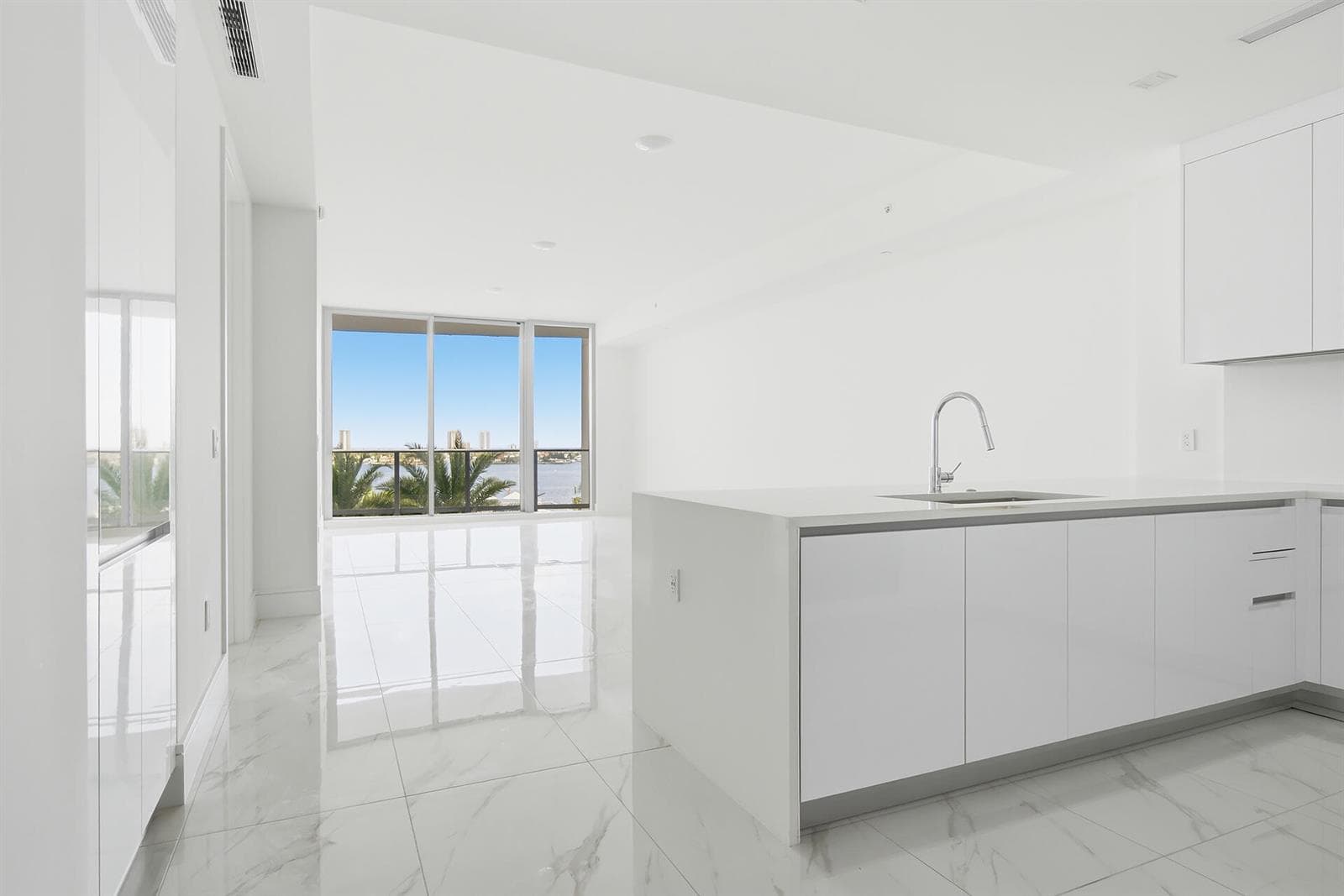 220 Lake Shore Drive 804 photo 1