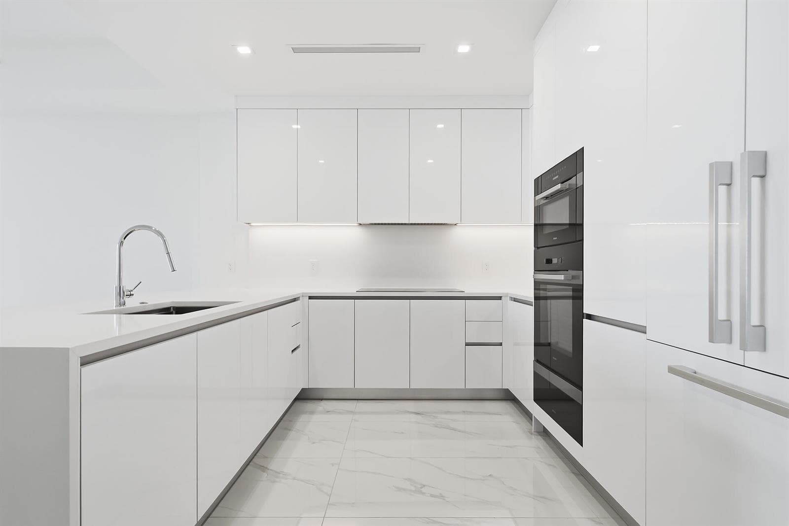 220 Lake Shore Drive 804 photo 9