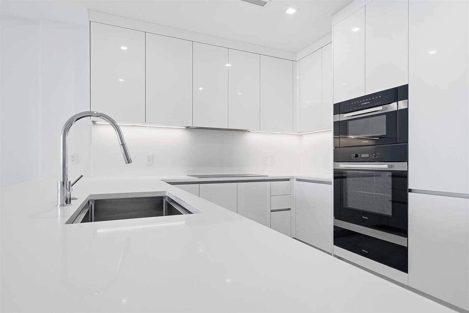 220 Lake Shore Drive 804 photo 10