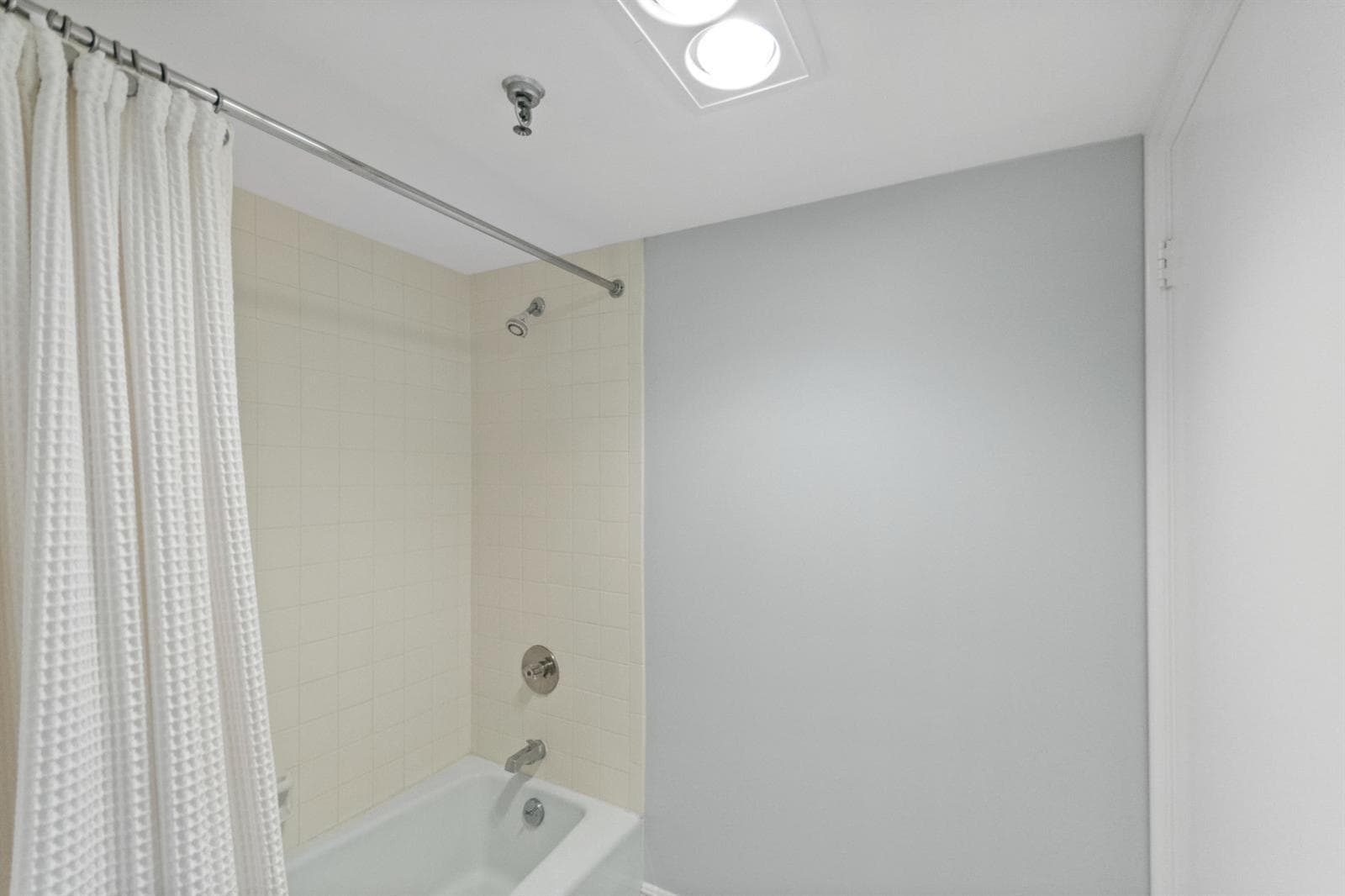 115 Lakeshore Drive 549 photo 23