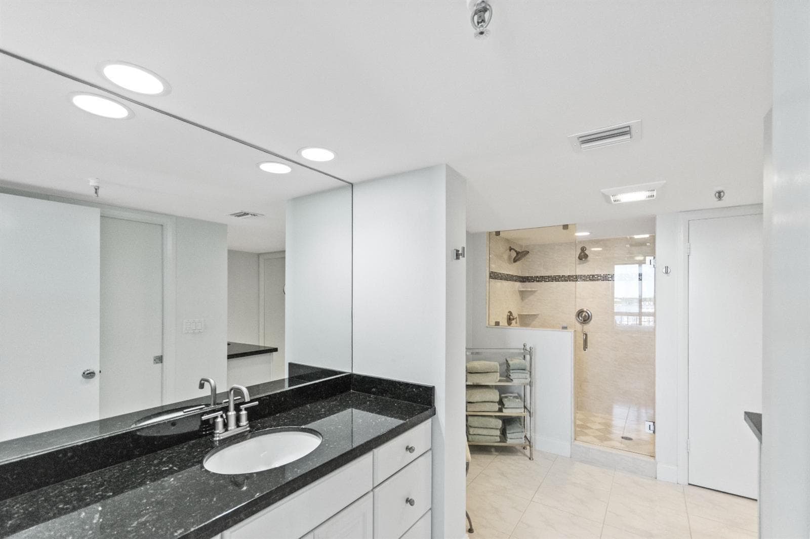 115 Lakeshore Drive 549 photo 16