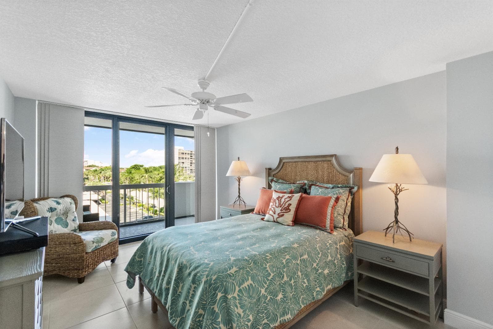 115 Lakeshore Drive 549 photo 20