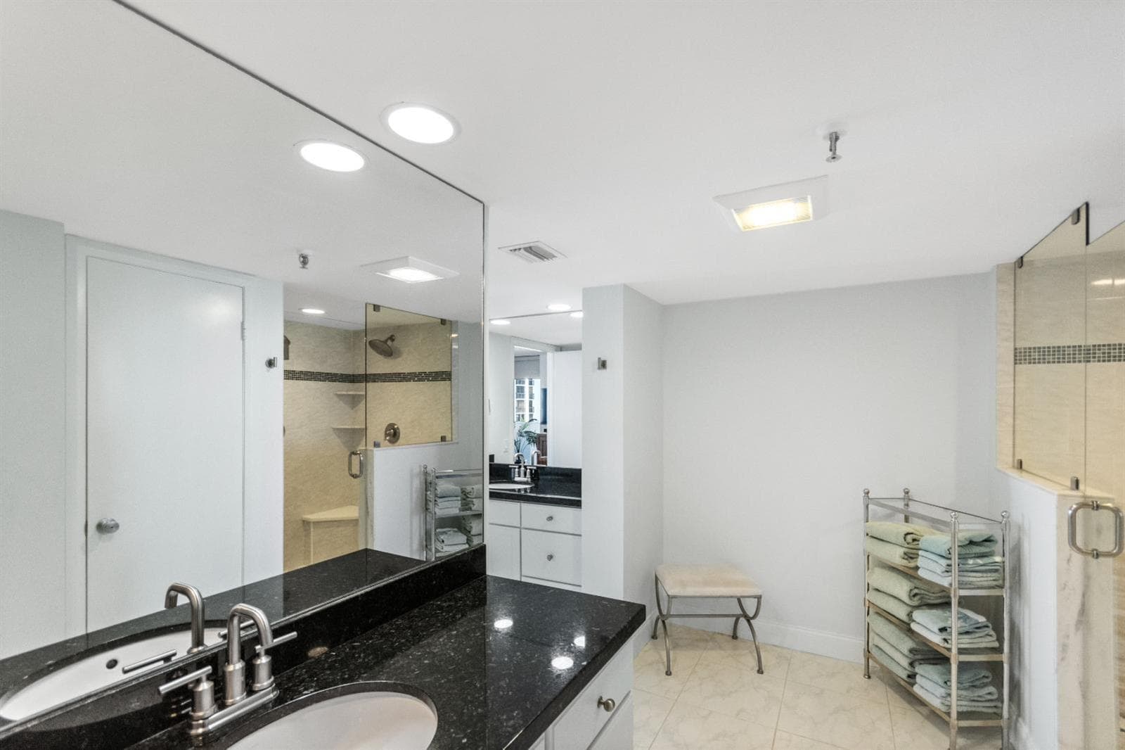 115 Lakeshore Drive 549 photo 14