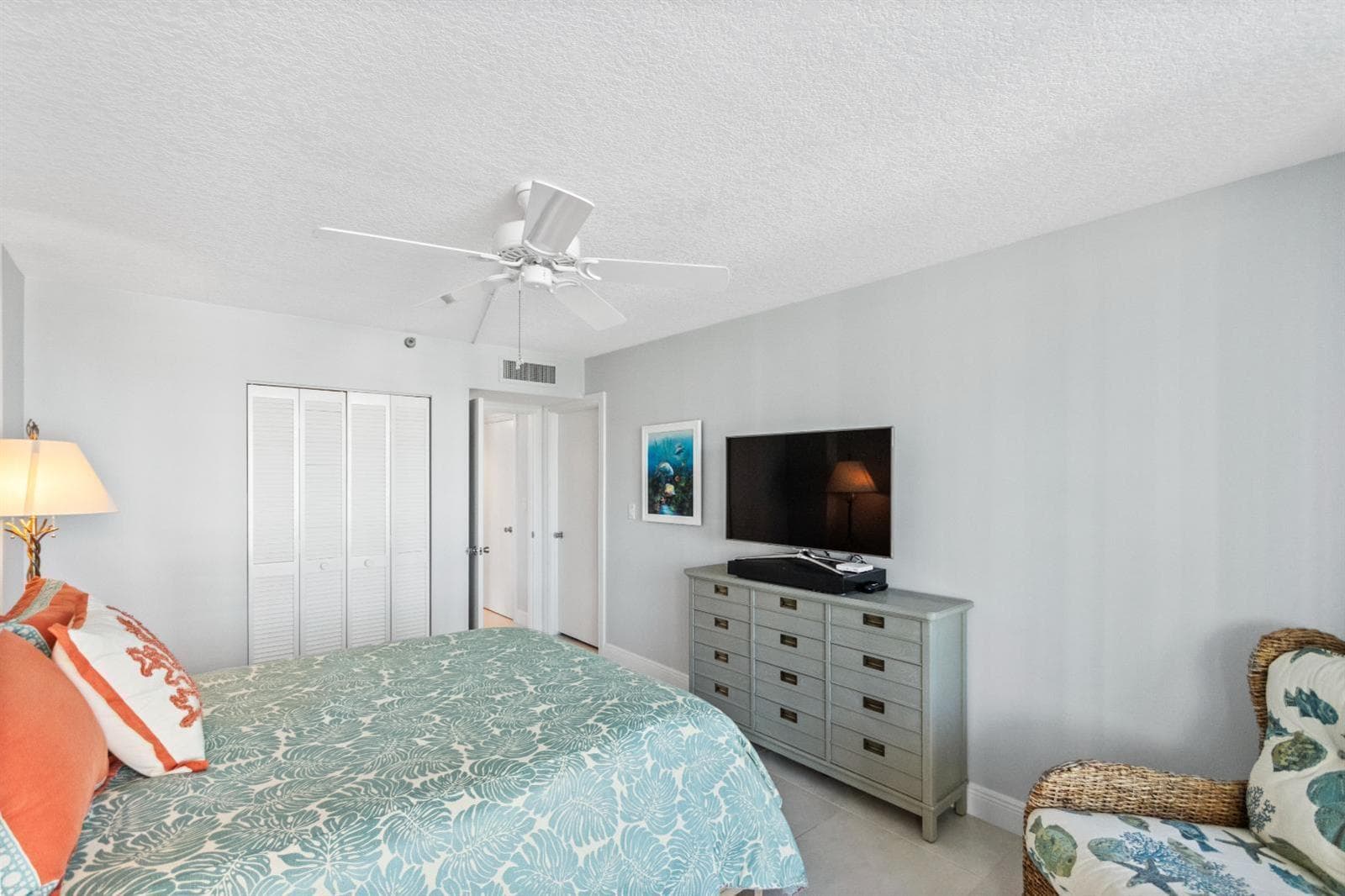 115 Lakeshore Drive 549 photo 21