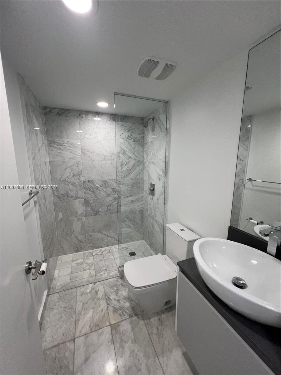 9821 E Bay Harbor Dr 805 photo 23