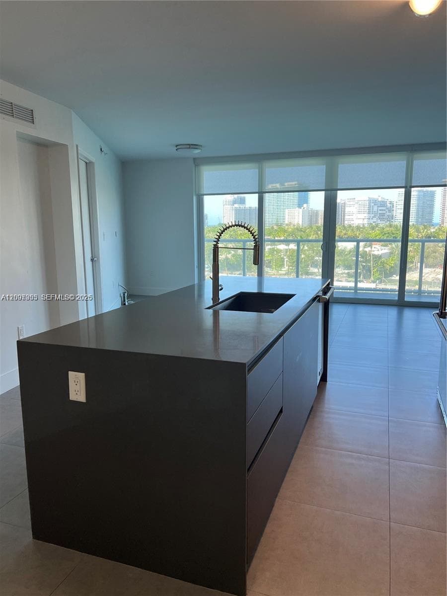 9821 E Bay Harbor Dr 805 photo 2
