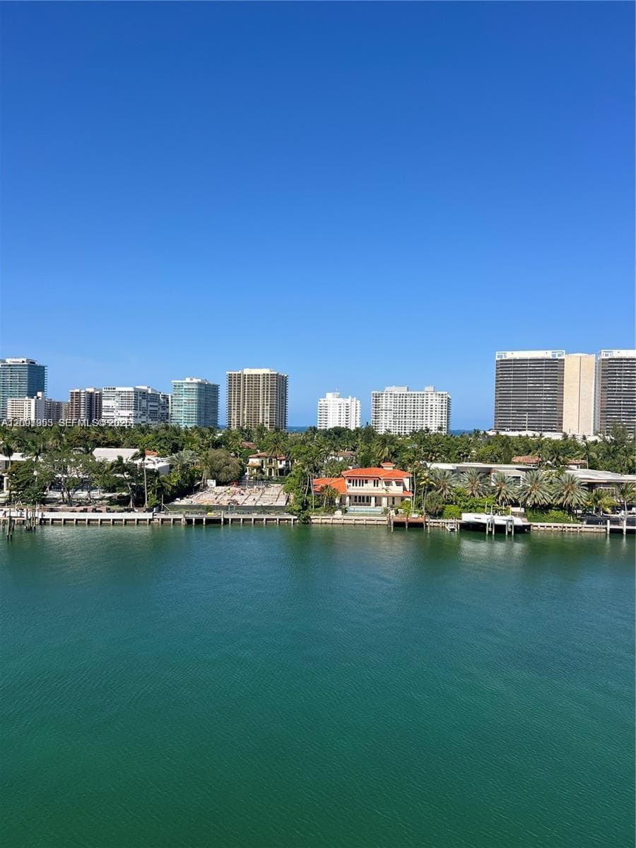 9821 E Bay Harbor Dr 805 photo 17
