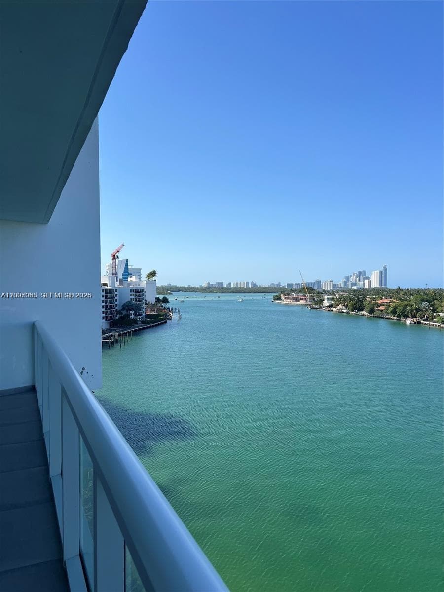 9821 E Bay Harbor Dr 805 photo 16