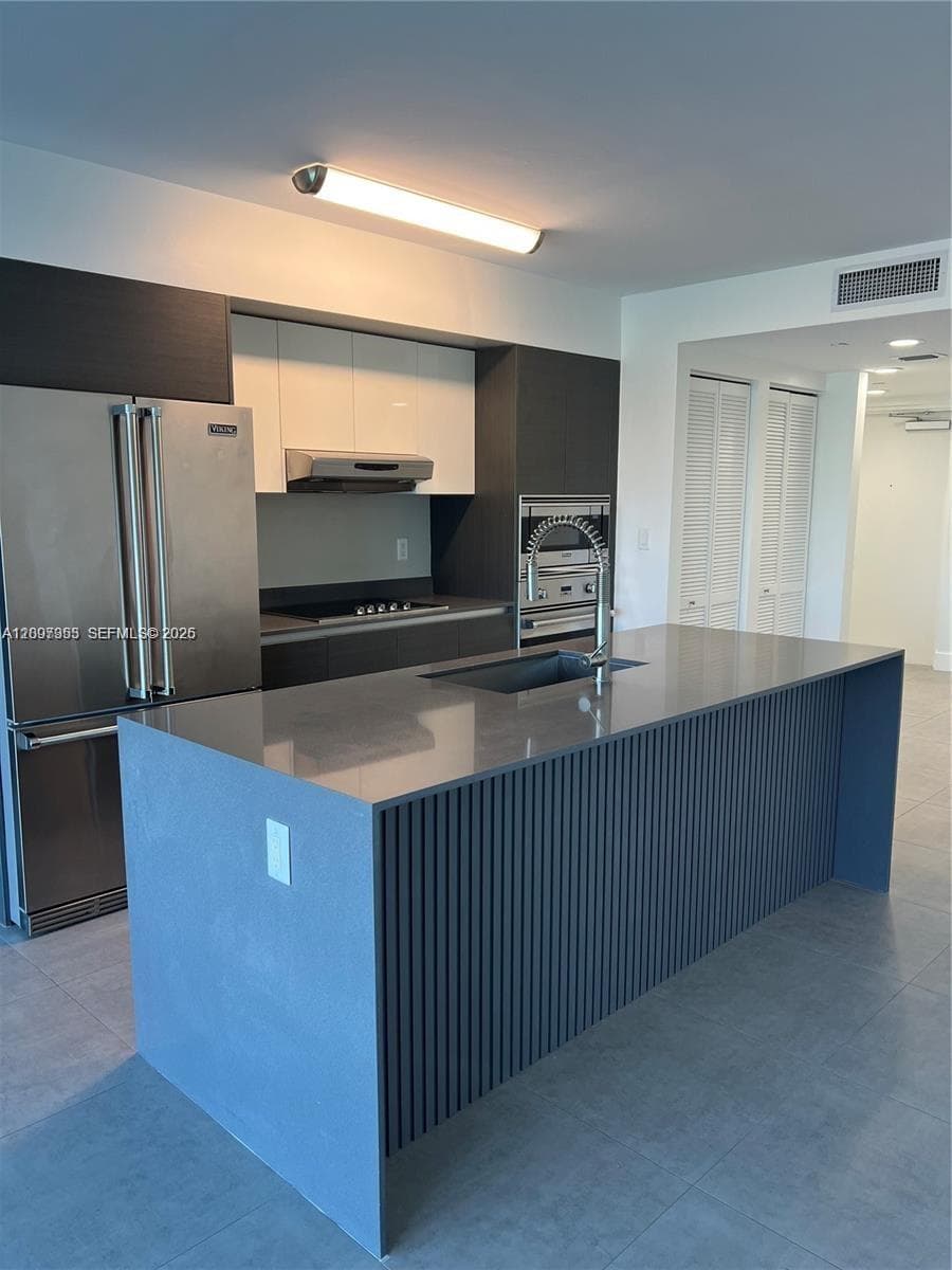 9821 E Bay Harbor Dr 805 photo 5