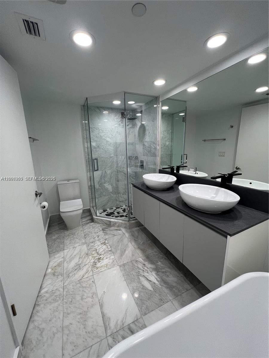 9821 E Bay Harbor Dr 805 photo 20