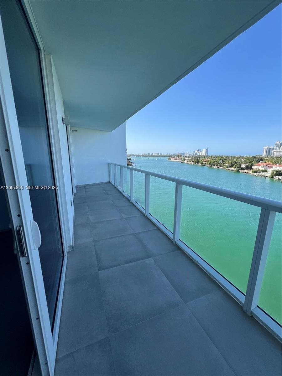 9821 E Bay Harbor Dr 805 photo 14