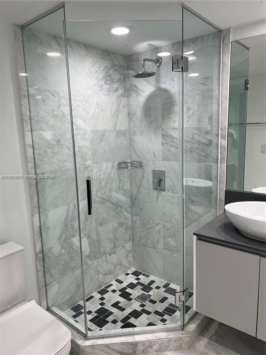 9821 E Bay Harbor Dr 805 photo 18