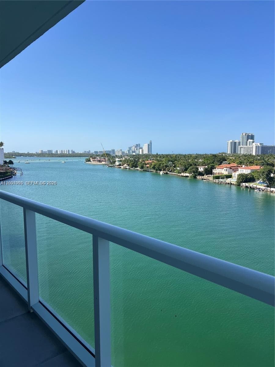 9821 E Bay Harbor Dr 805 photo 11