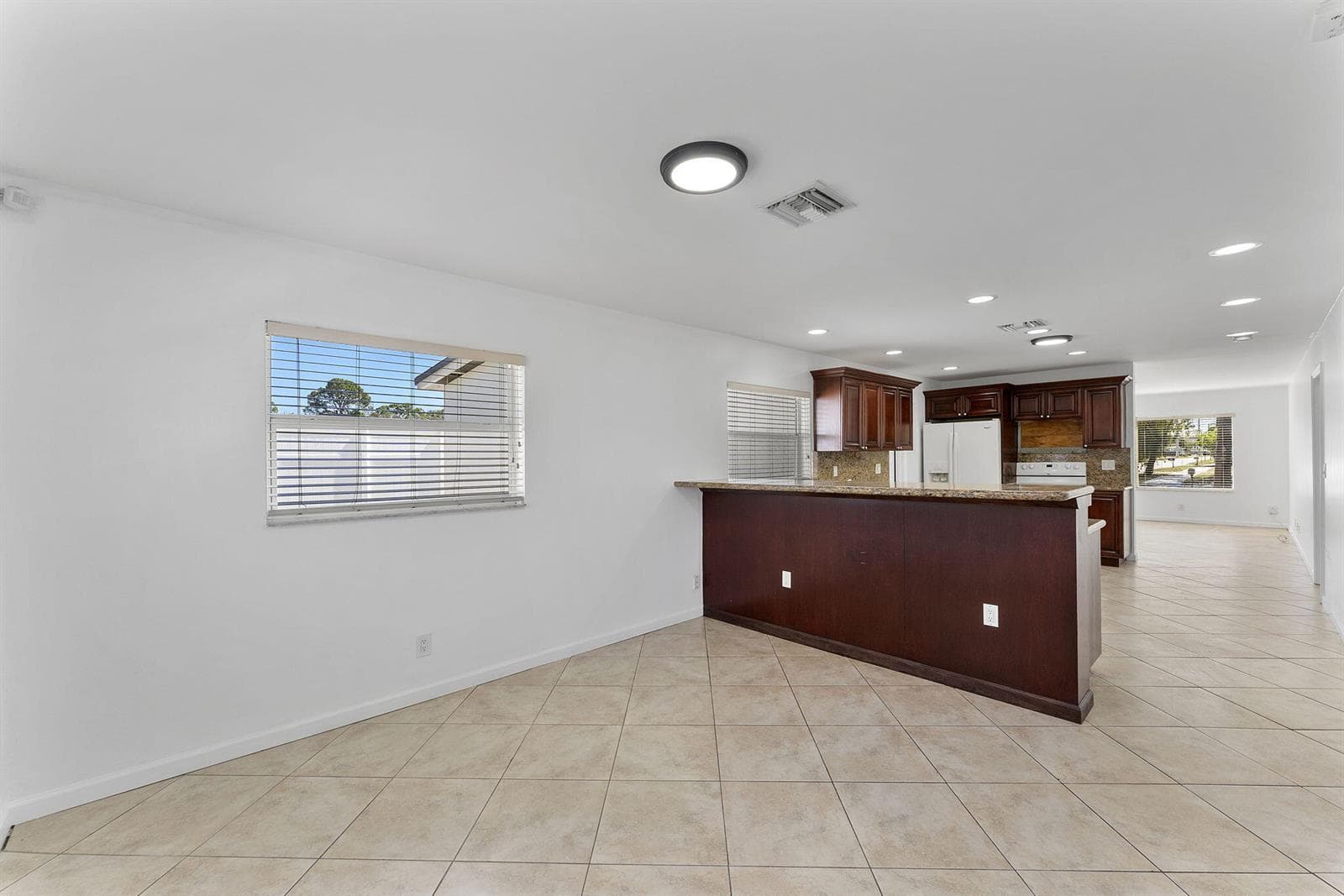 105 NW 7th Court photo 5