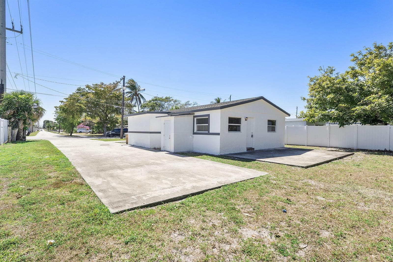 105 NW 7th Court photo 8