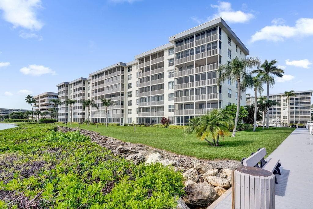 1 HARBOURSIDE Drive 2110 photo 5