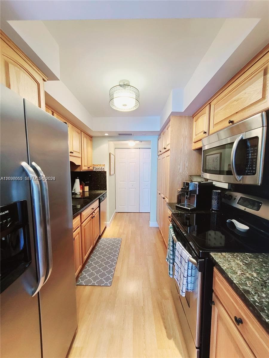 531 N Ocean Blvd 1102 photo 2