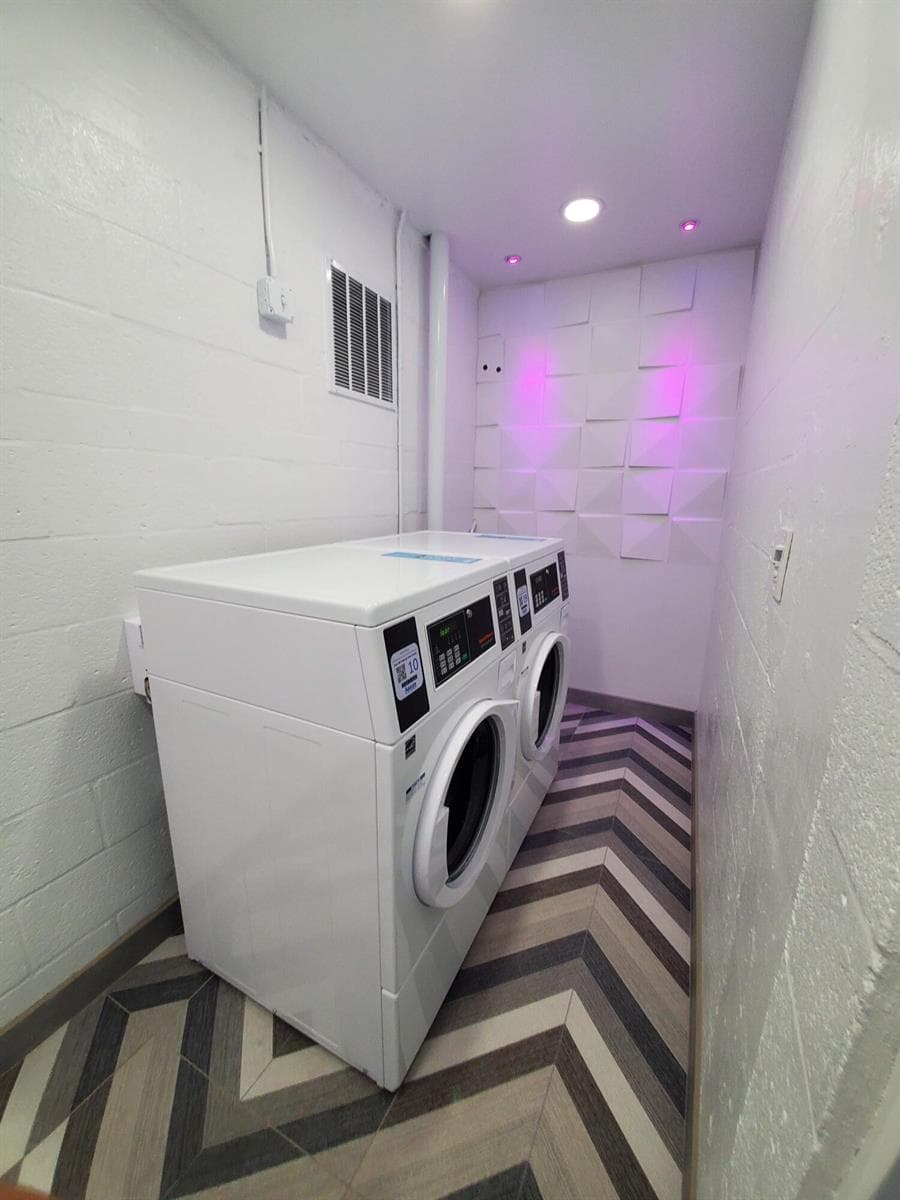 105 S RIVERSIDE Drive 304 photo 23