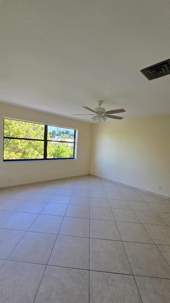 105 S RIVERSIDE Drive 304 photo 13