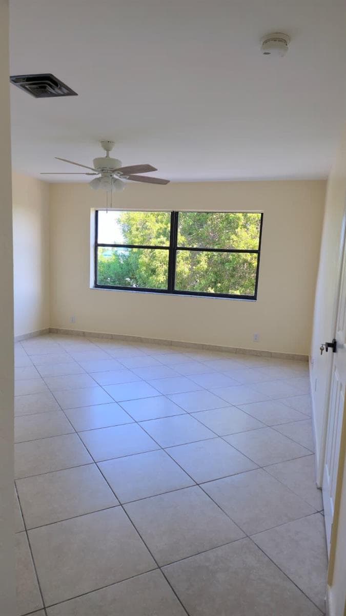 105 S RIVERSIDE Drive 304 photo 12