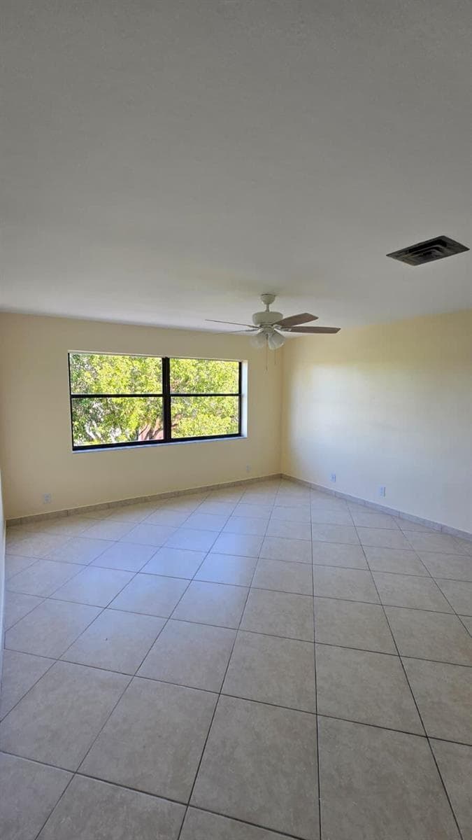 105 S RIVERSIDE Drive 304 photo 10