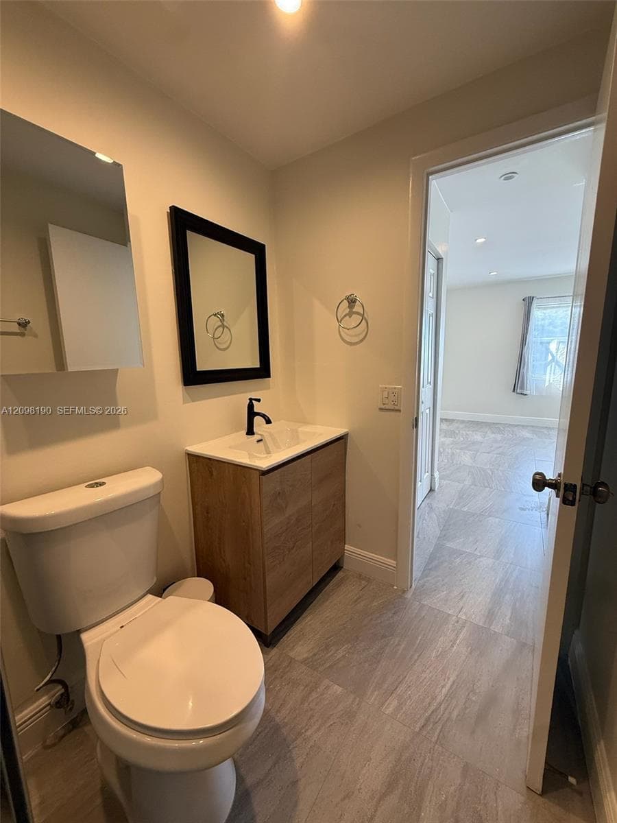 3948 NE 169th St 305 photo 6