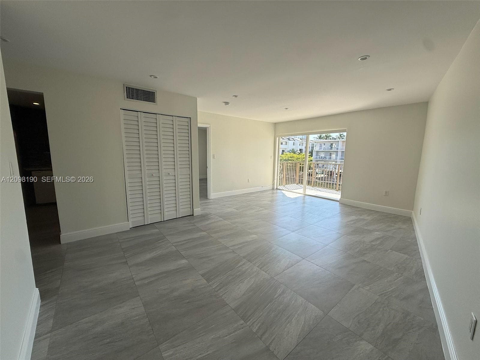 3948 NE 169th St 305 photo 7