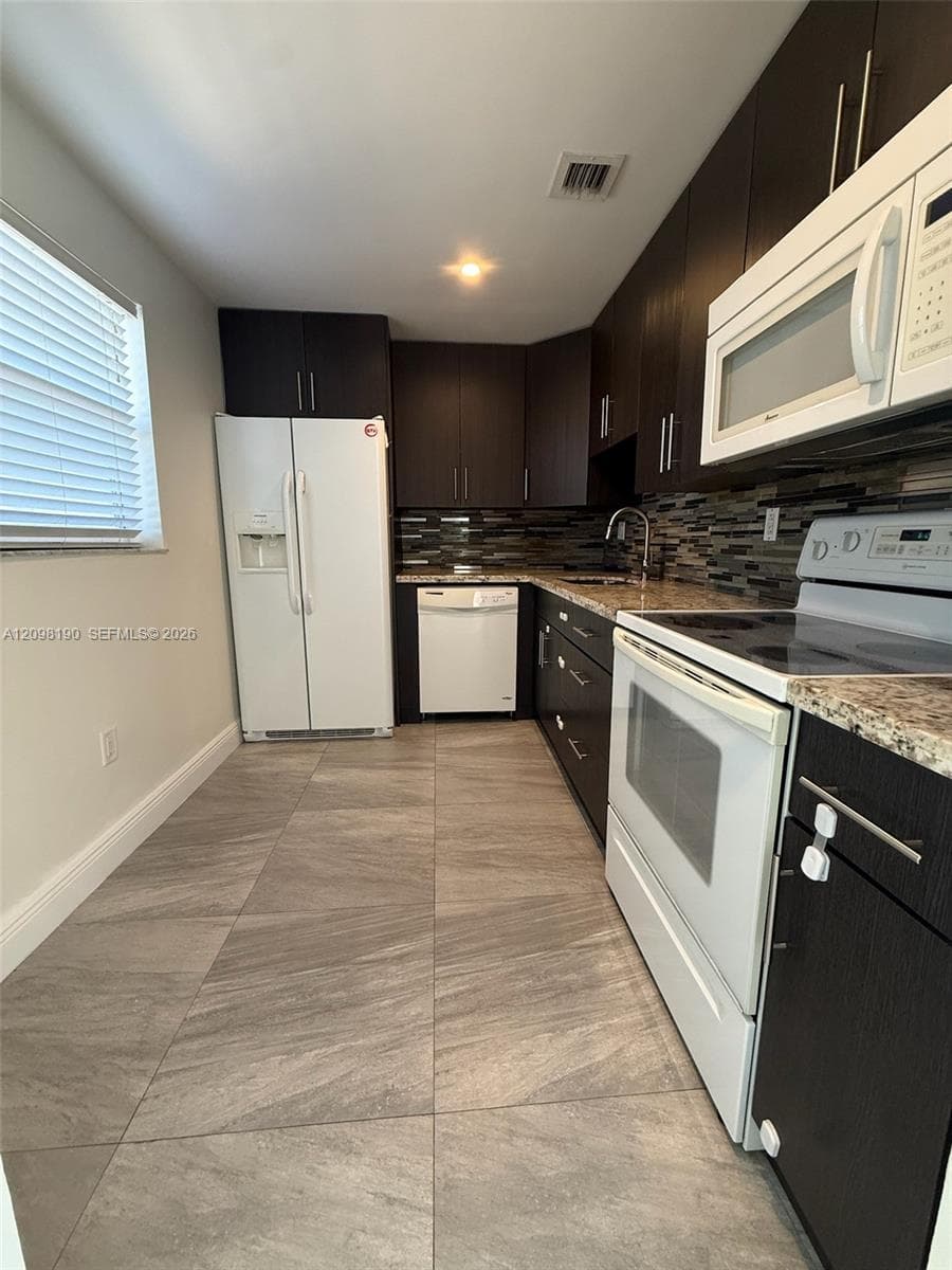 3948 NE 169th St 305 photo 1