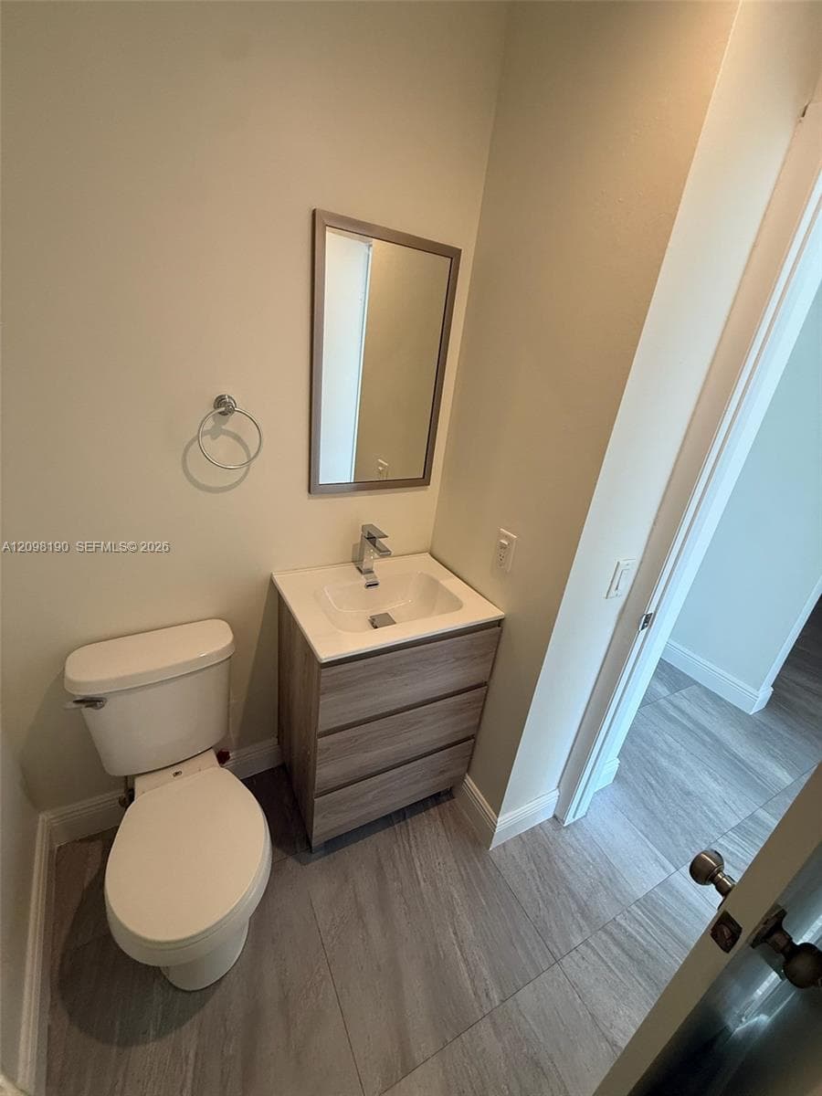 3948 NE 169th St 305 photo 5