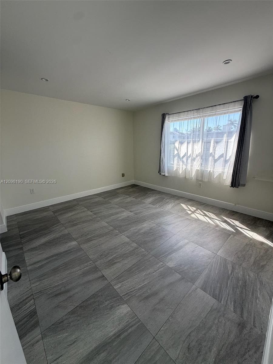 3948 NE 169th St 305 photo 11