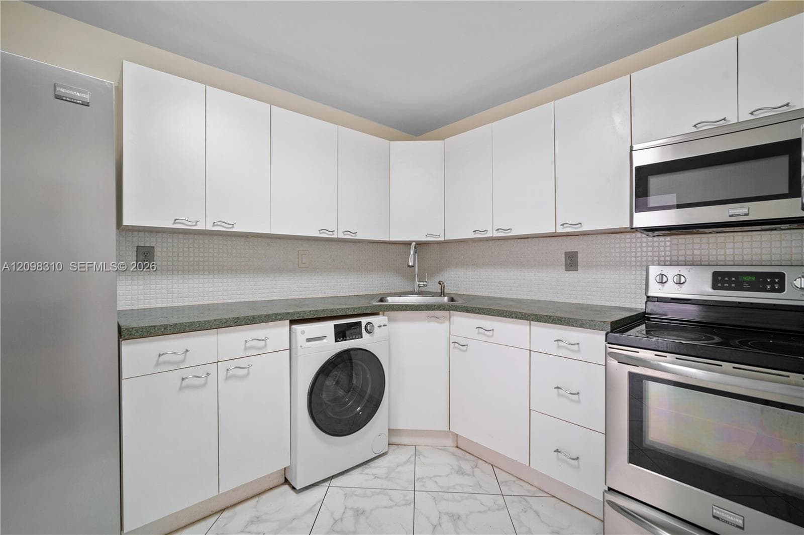 2750 NE 183rd St PH06 photo 13