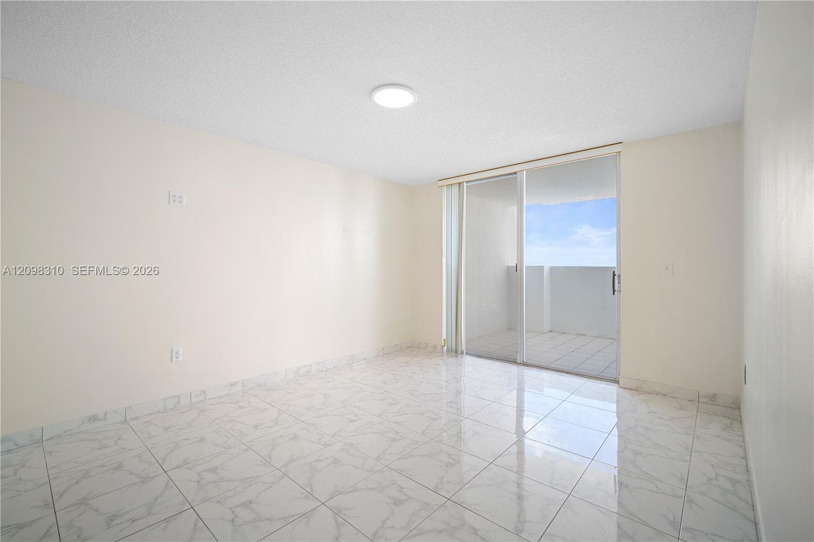2750 NE 183rd St PH06 photo 17