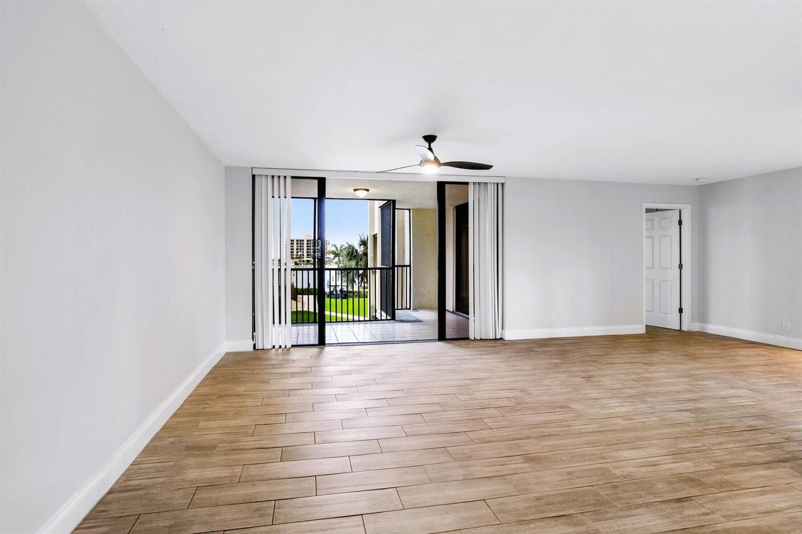 19800 Sandpointe Bay Drive S 208 photo 4
