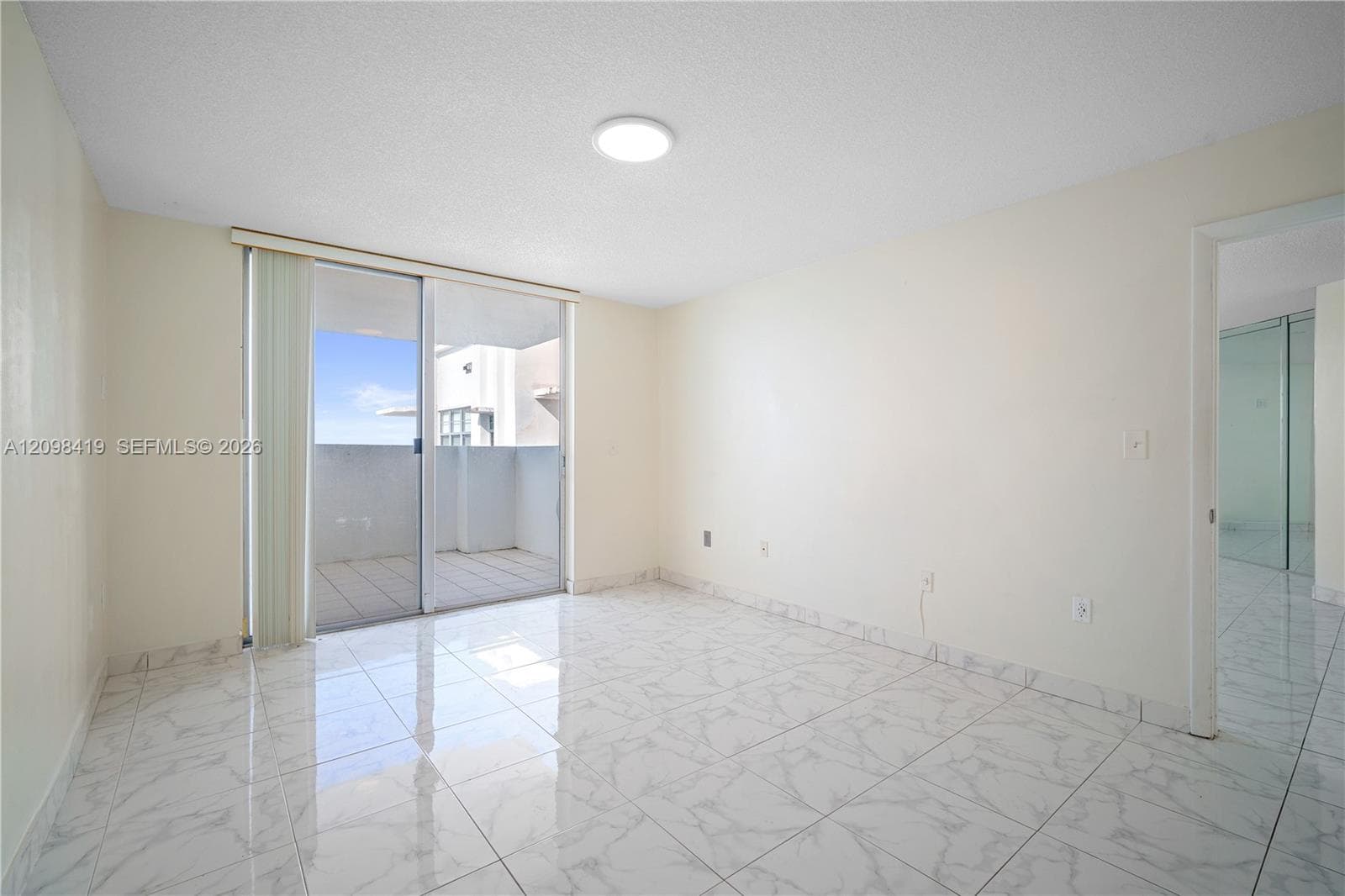 2750 NE 183rd St PH06 photo 18
