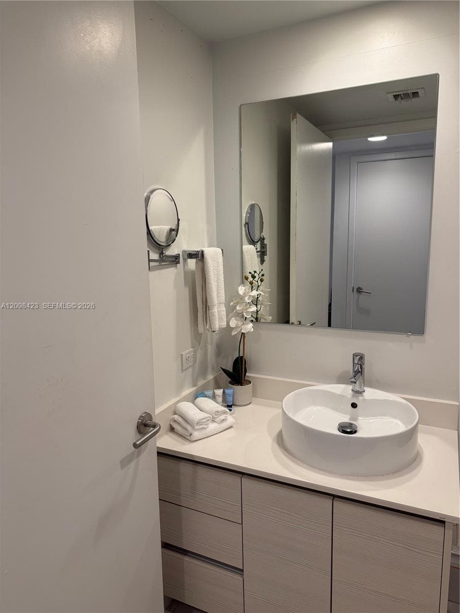 2602 E Hallandale Beach Blvd R2203 photo 24
