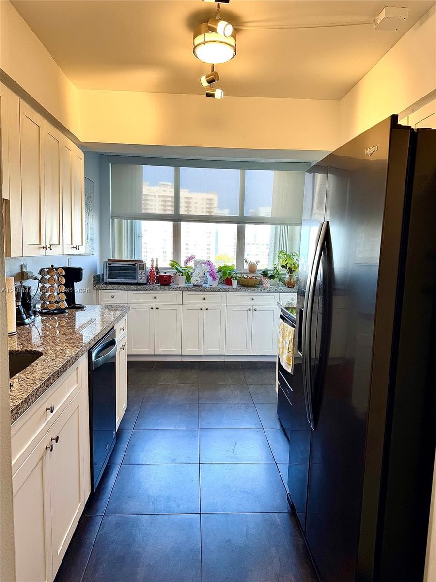 100 Golden Isles Dr 806 photo 22