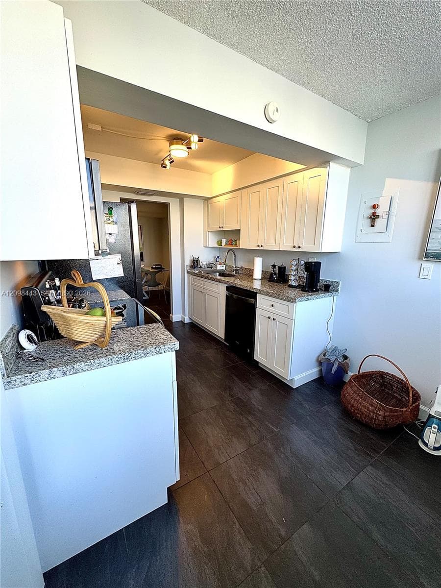 100 Golden Isles Dr 806 photo 21